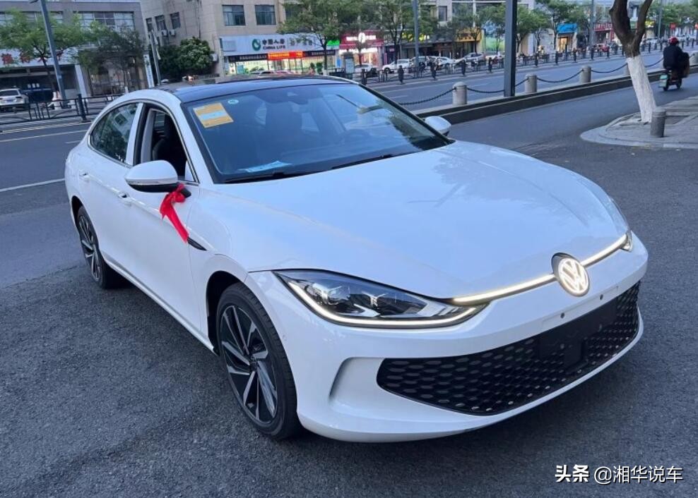 10萬元級轎車天花板，加量不加價的大眾凌渡L，無框車門太帥了