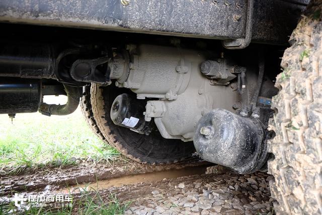 輕量化前四后四自卸車_前兩輪后一輪躺車_貨車裝貨前輕后重可以嗎