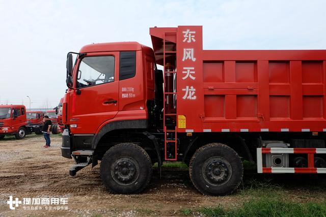 貨車裝貨前輕后重可以嗎_輕量化前四后四自卸車_前兩輪后一輪躺車