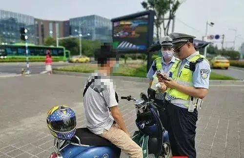 電動車輪胎沒氣能騎嗎_電動平衡車輪胎是充氣的嗎_狗騎電動平衡車