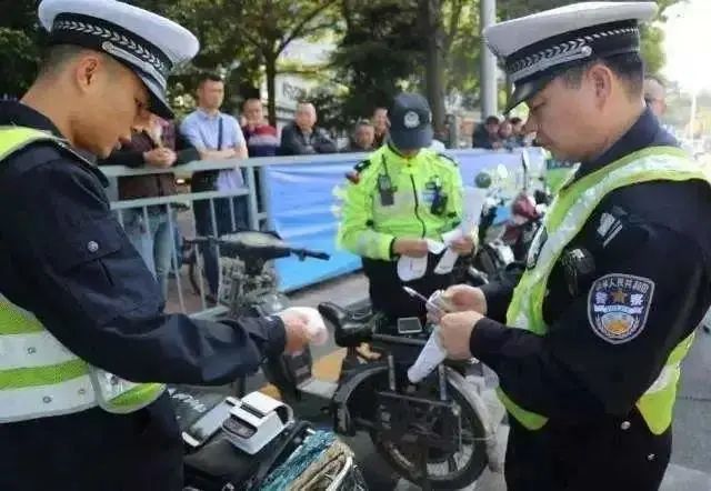 電動車輪胎沒氣能騎嗎_電動平衡車輪胎是充氣的嗎_狗騎電動平衡車