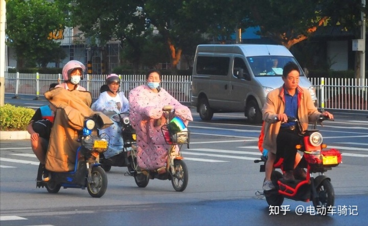 獨(dú)輪電動(dòng)平衡車倒騎教學(xué)視頻_電瓶車輪胎沒氣了硬騎_電動(dòng)車輪胎沒氣能騎嗎