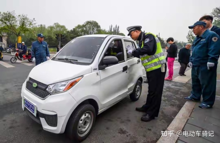 新車沒貼綠標(biāo)能上路嗎_新車沒上牌可以上路嗎_2022新車要貼哪些標(biāo)志才可以上路