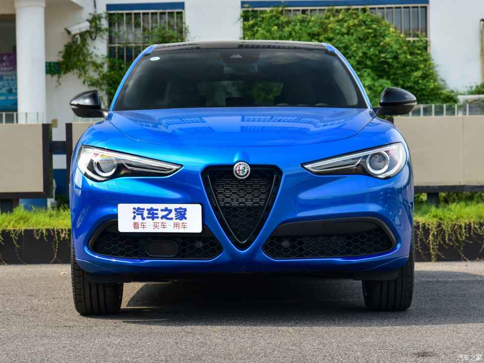 阿爾法·羅密歐 Stelvio 2022款 2.0T 280HP Veloce