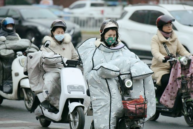 用電池讓燈泡亮起來(lái)_玩具車為什么不讓用充電電池_玩具汽車包好電池怎么充電