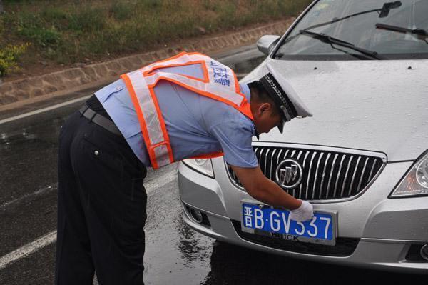 牌照螺絲怎么裝_新款牌照螺絲怎么裝_新款汽車(chē)牌照螺絲