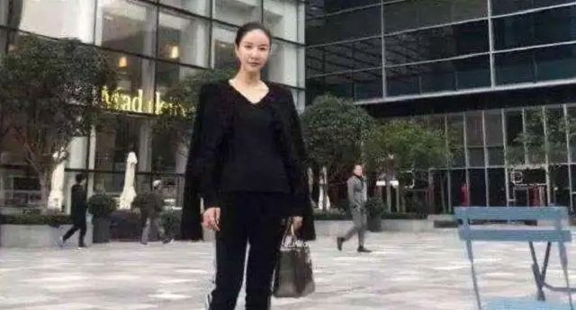 富家女豪車被撞竟要請_豪車被撞 車主不索賠_女子借豪車被撞,讓富二代免費(fèi)睡