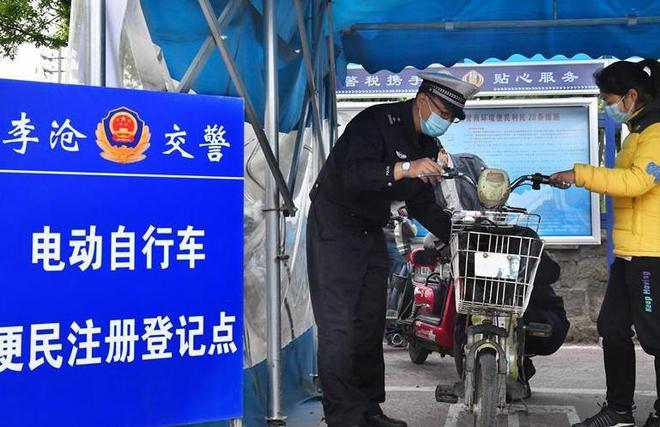 電動三輪車要上牌照嗎_三輪電動保潔車_電動三輪餐飲車