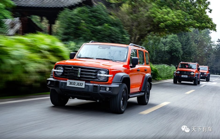 紅色標(biāo)志的越野車_二十萬國(guó)產(chǎn)越野車有哪些標(biāo)志是紅色的_紅色的越野車